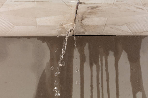 Professional Water Extraction technician working in Santee, CA